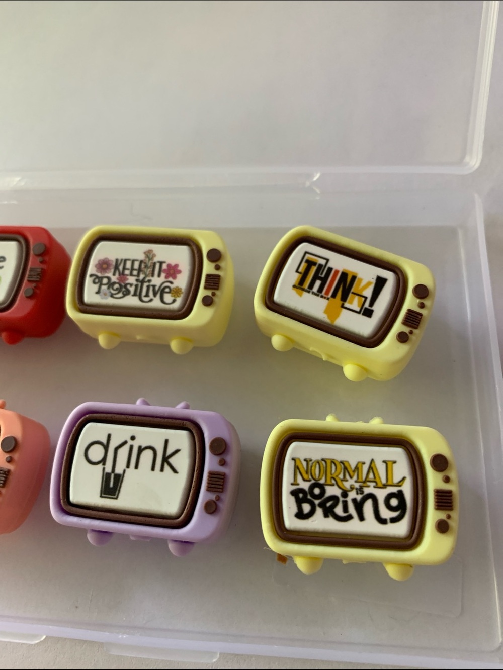 Silicone focal beads shaped like vintage tvs - Picture 3 of 4